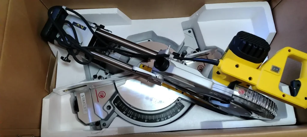 🟣 Ingletadora telescópica stanley sm18 b3 10 pulgadas 1800w recién desempacada