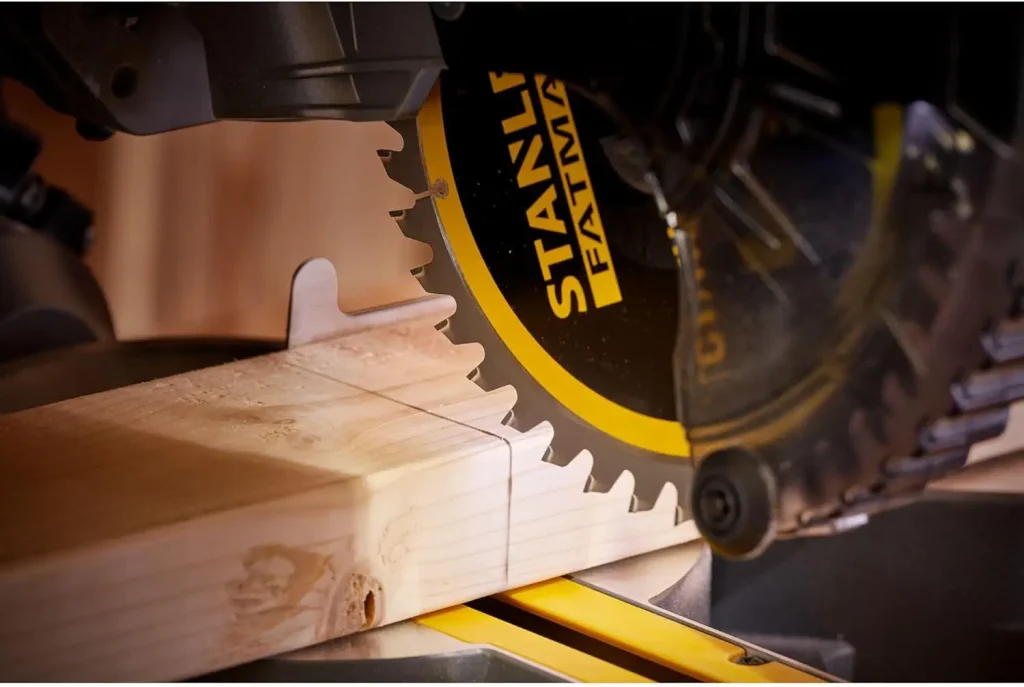 🟣 Detalle del disco de 7 1/4 185 mm en ingletadora Stanley. VER más AQUÏ ! ! !